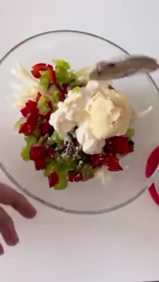 صورة لخطوة 2 من وصفة خبز بالجبنة والخضار 🧀🫑