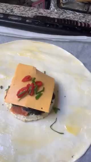 Une image de l'étape 4 de Feuilleté 🍂camembert le 🧀rustique🍋.