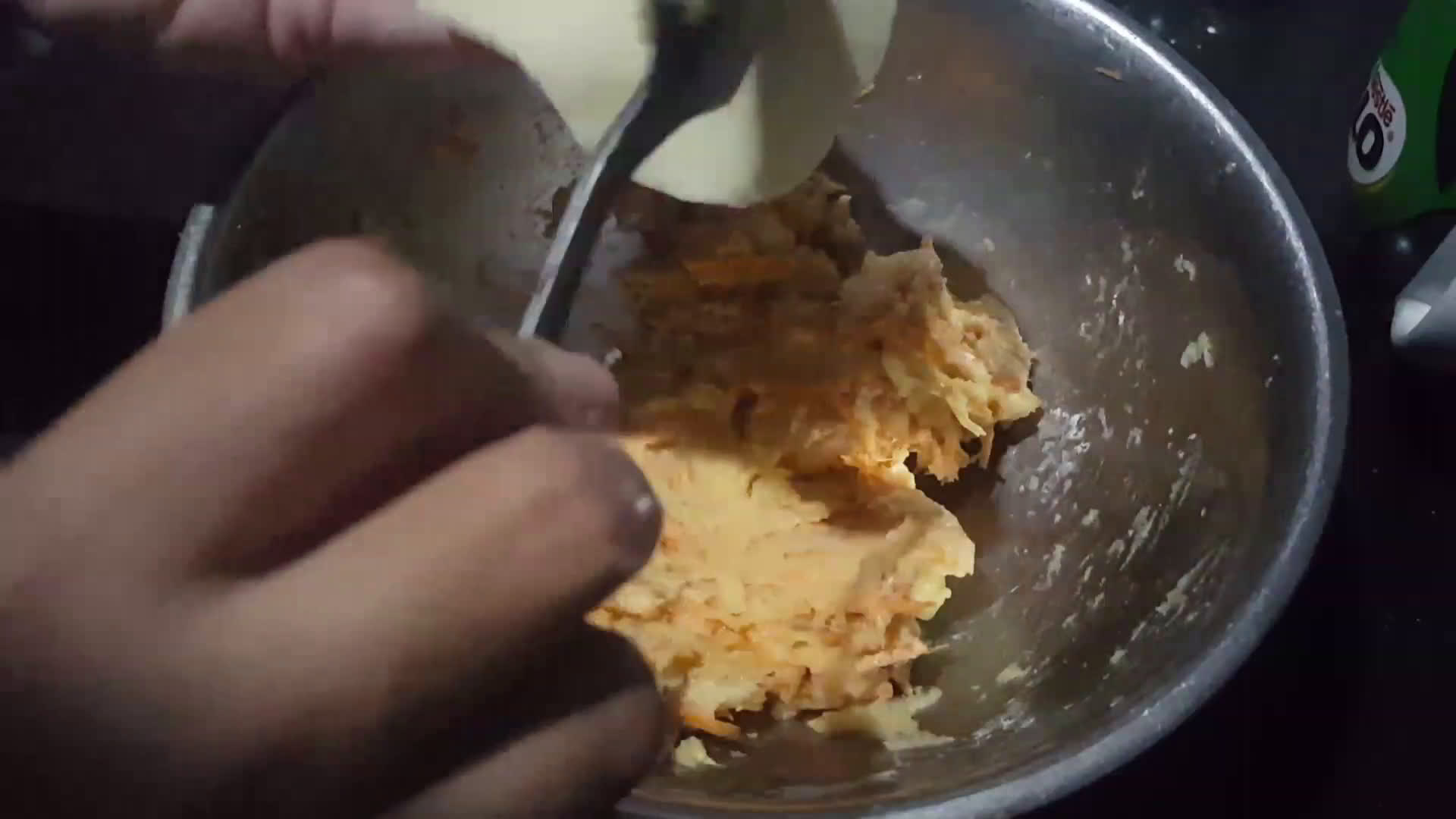 Foto langkah ke 4 dari resep Pangsit Rebus Isi Ayam Wortel.