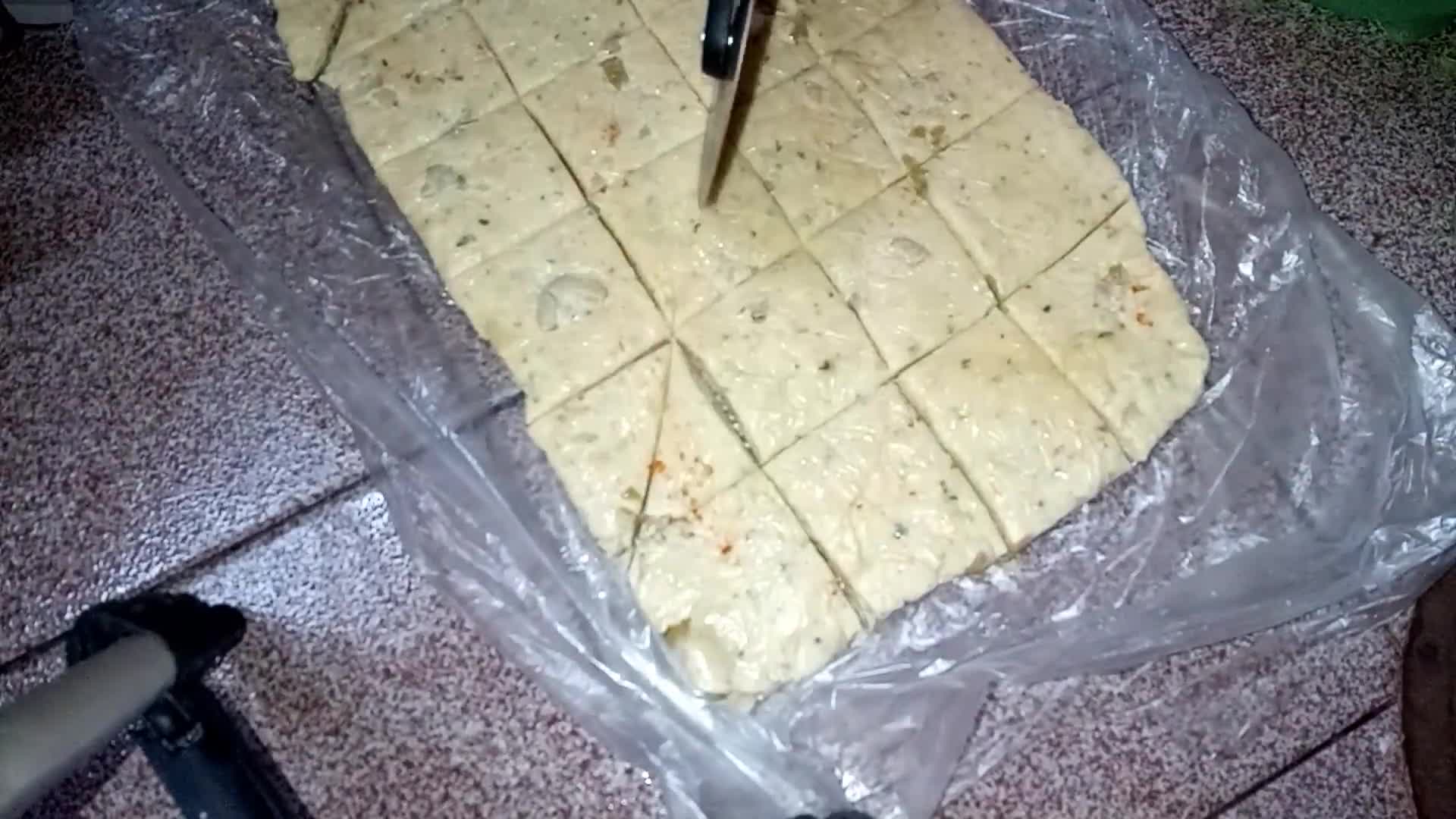 Foto del paso 7 de la receta: Galletitas de queso y aceitunas