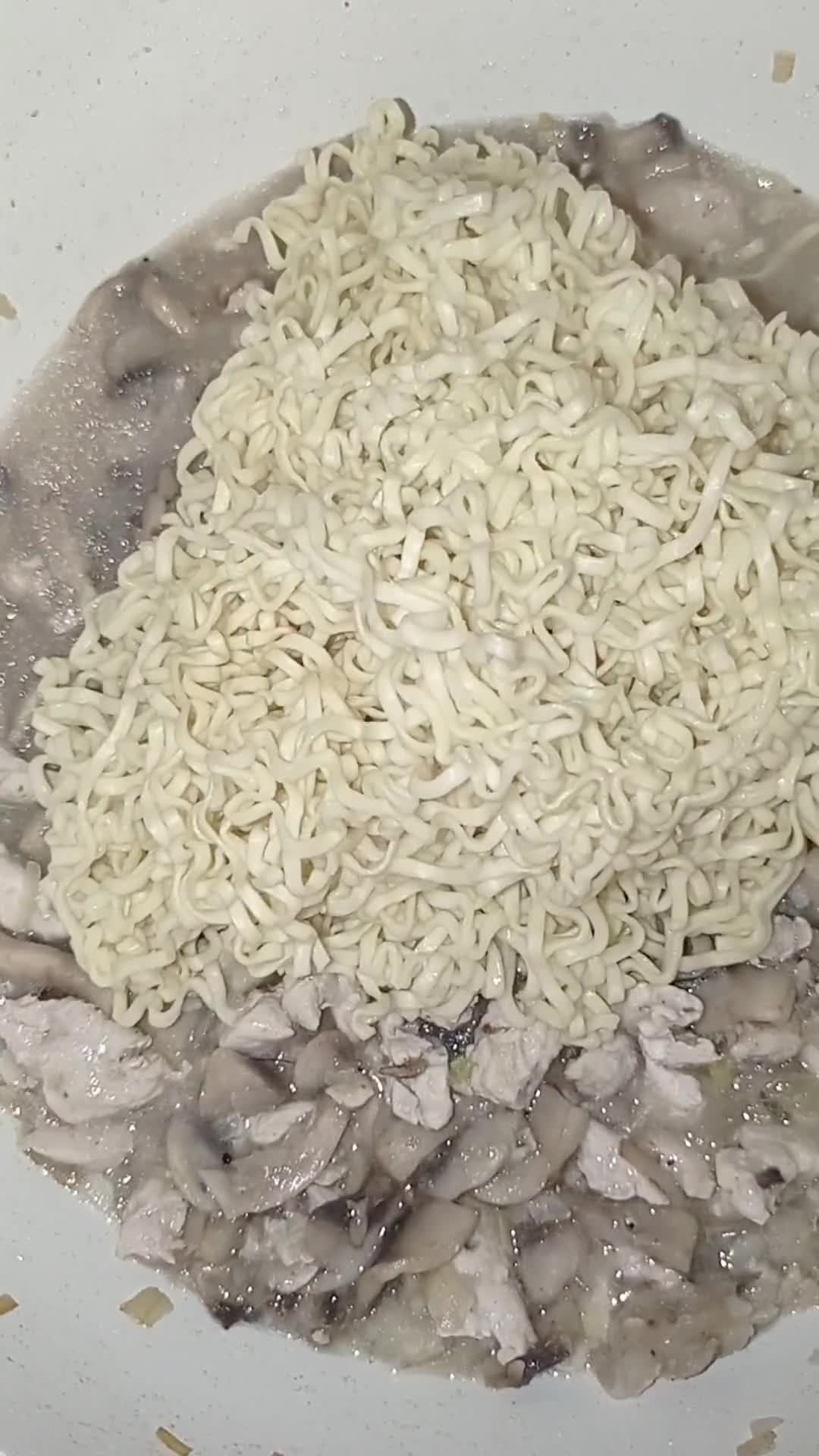 Foto langkah ke 4 dari resep Bakmie Creamy Carbonara.