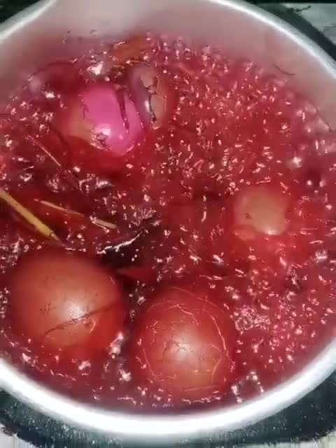 Foto langkah ke 3 dari resep Telur Pindang Batik Secang.