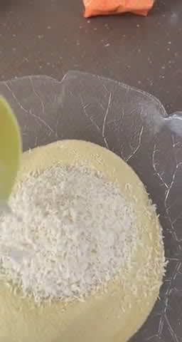 صورة لخطوة 1 من وصفة بسبوسه محشيه بالقشطه