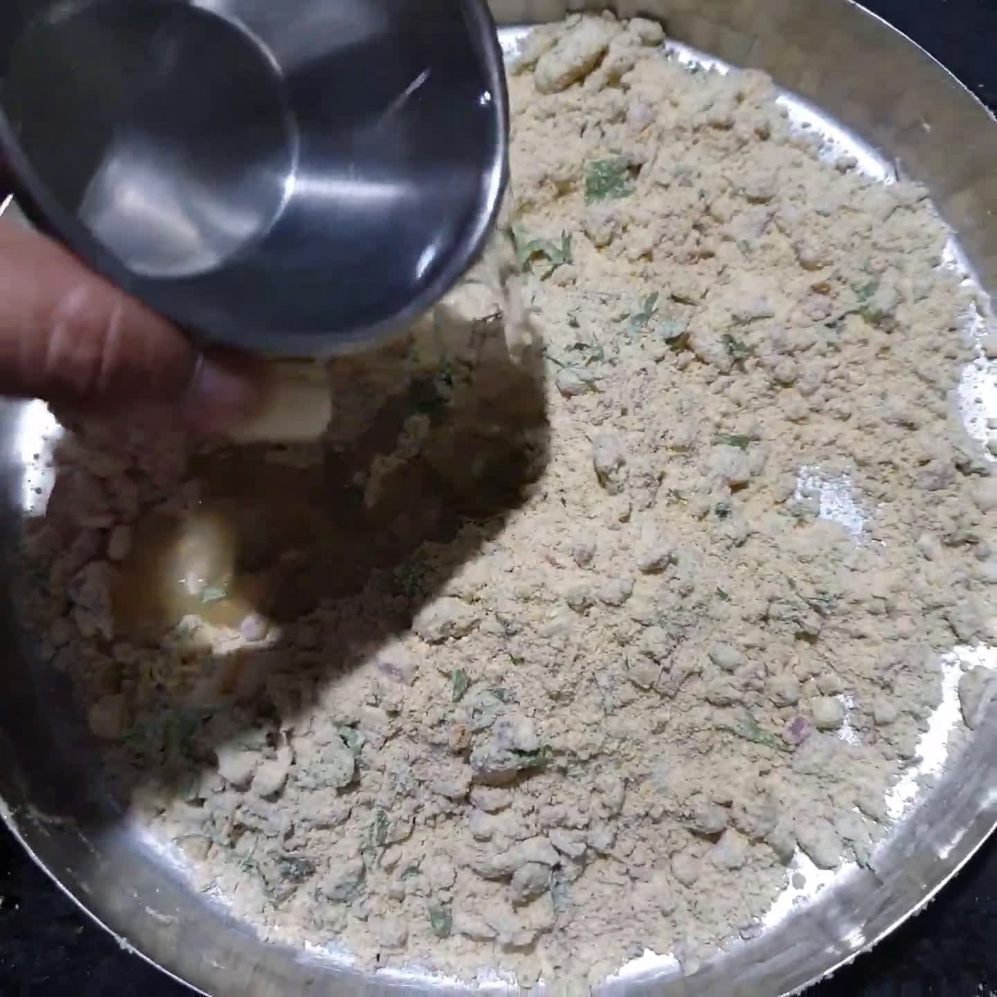 તંદુરી મિસ્સી રોટી (Tandoori Missi roti recipe in Gujarati) રેસીપી સ્ટેપ3ફોટો