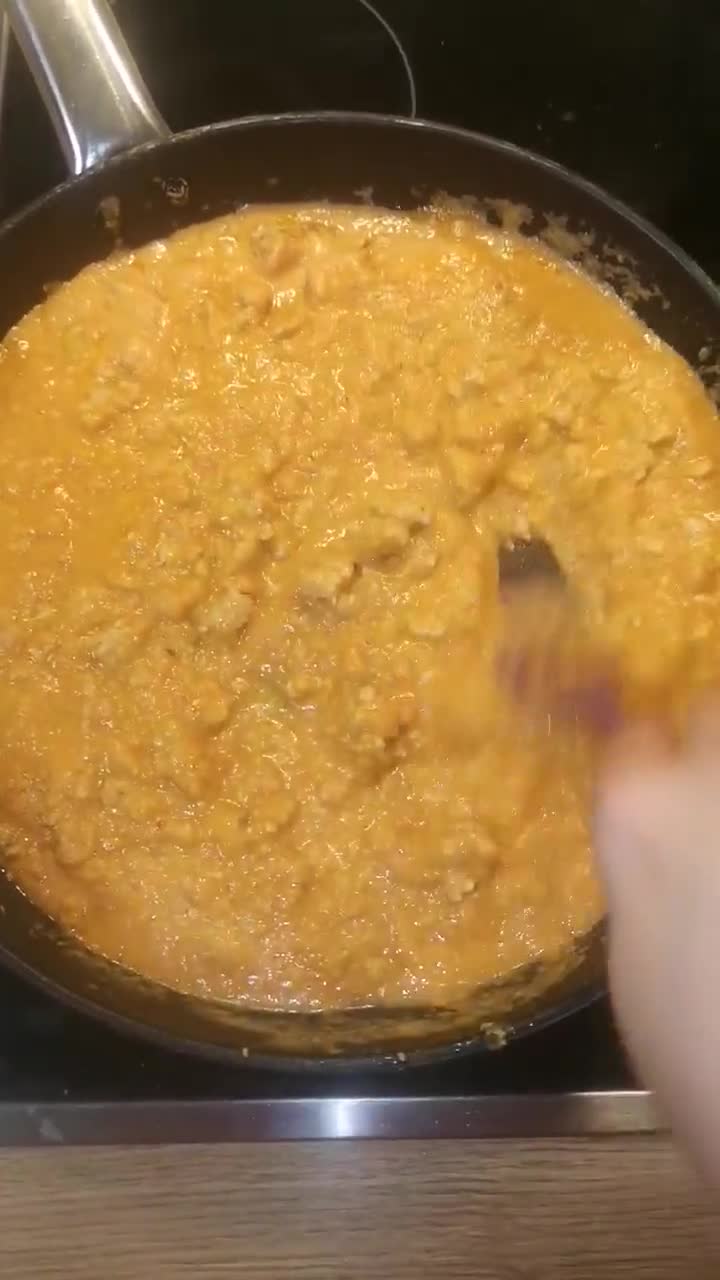 Foto del paso 4 de la receta: Pimientos rellenos de picada de cerdo y bechamel de queso