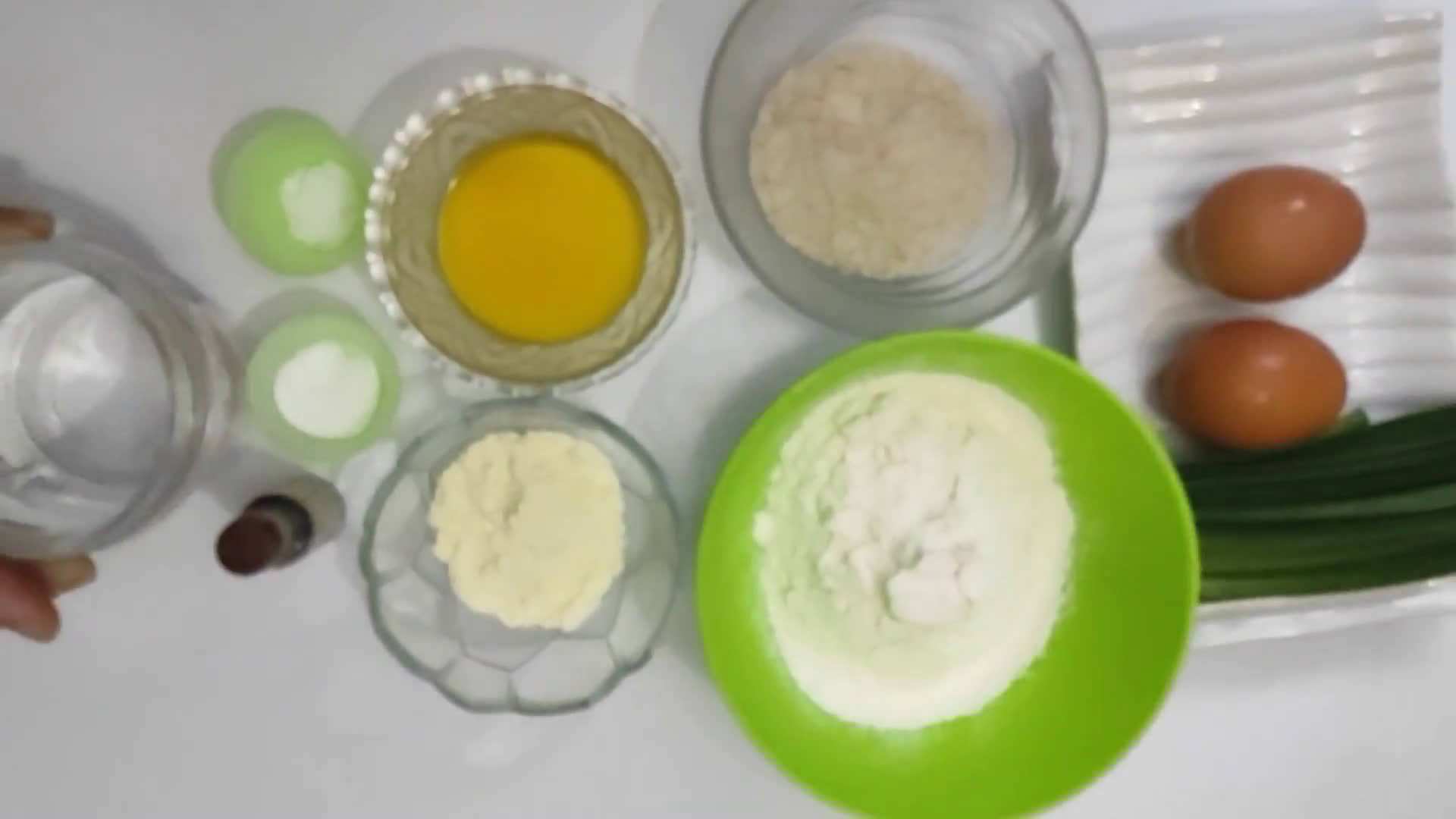 Foto langkah ke 1 dari resep Kue Jalan Pandan Teflon.