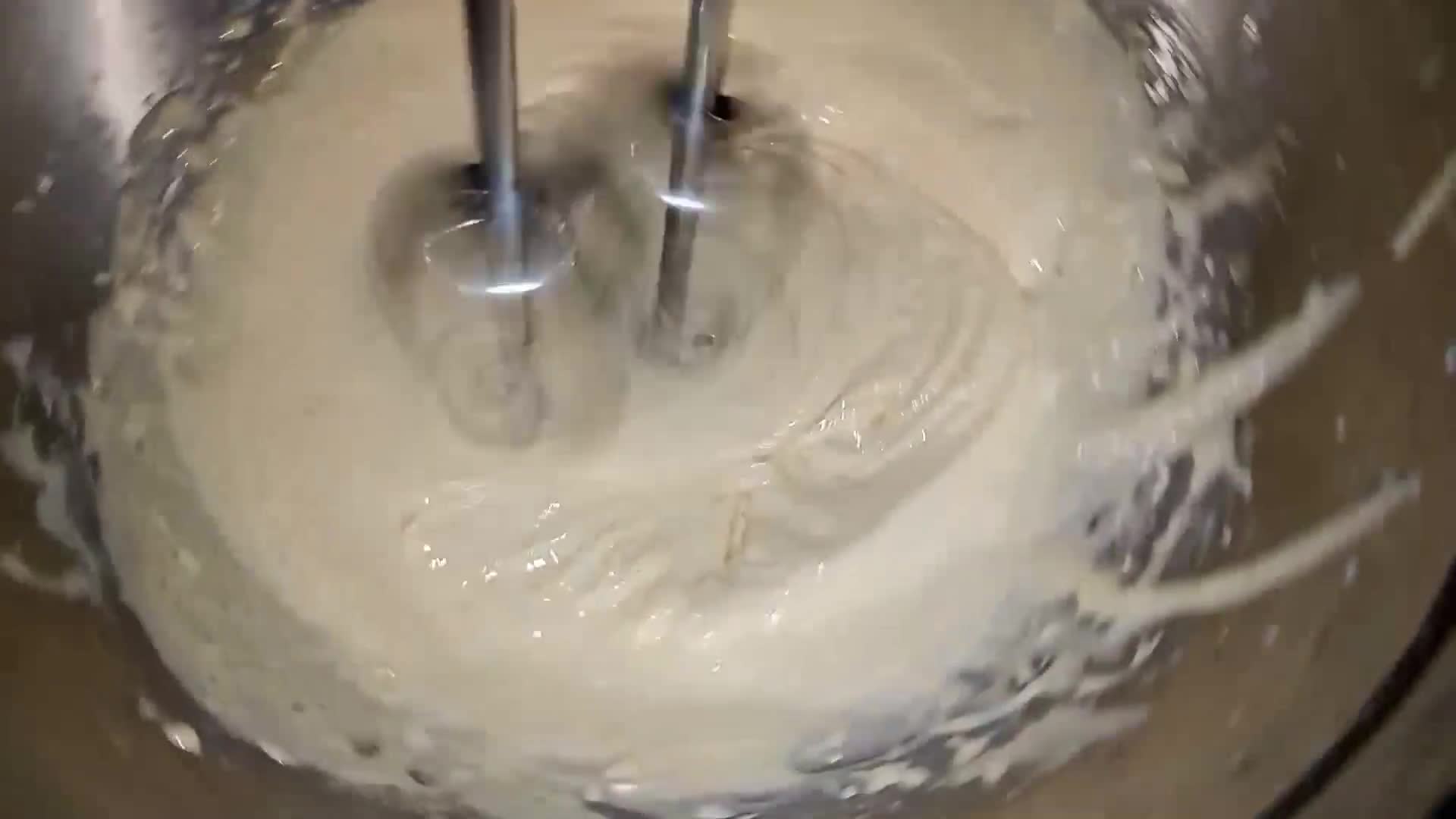 Foto del paso 2 de la receta: Tiramisú fácil con batidora 🥰🥰