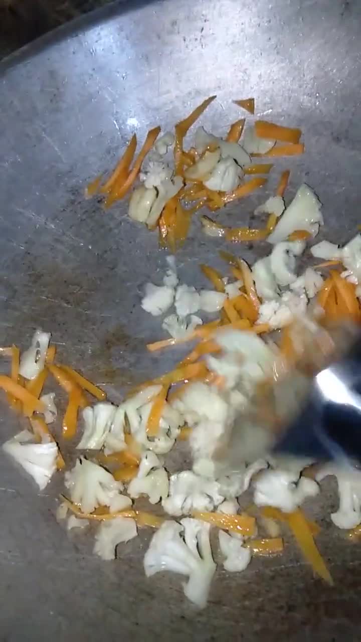 Foto langkah ke 2 dari resep Orak arik kembang kol wortel🥕🥦.
