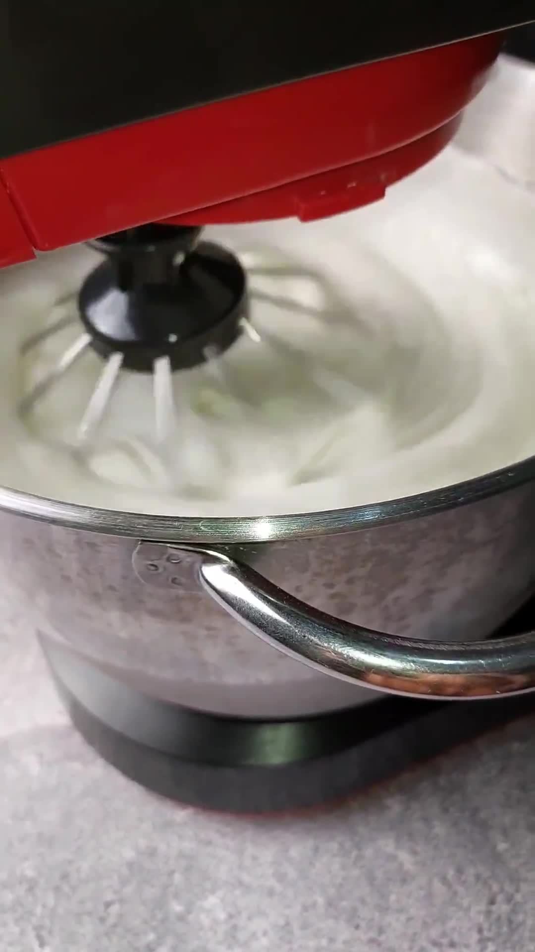 Foto langkah ke 3 dari resep Bolu kukus Putih Telur.