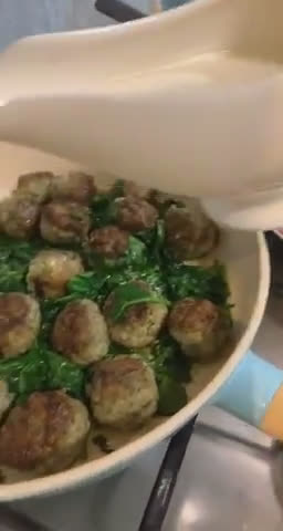 صورة لخطوة 4 من وصفة كفتة بالسبانخ والگريمه