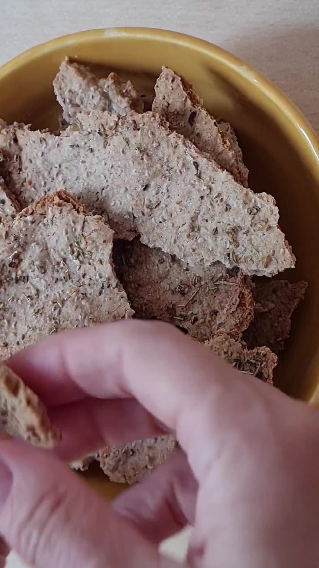 Foto del paso 5 de la receta: Crocantes de avena y chía 🥣 Galletas rústicas de harina de avena con semillas 🥣 Veganas