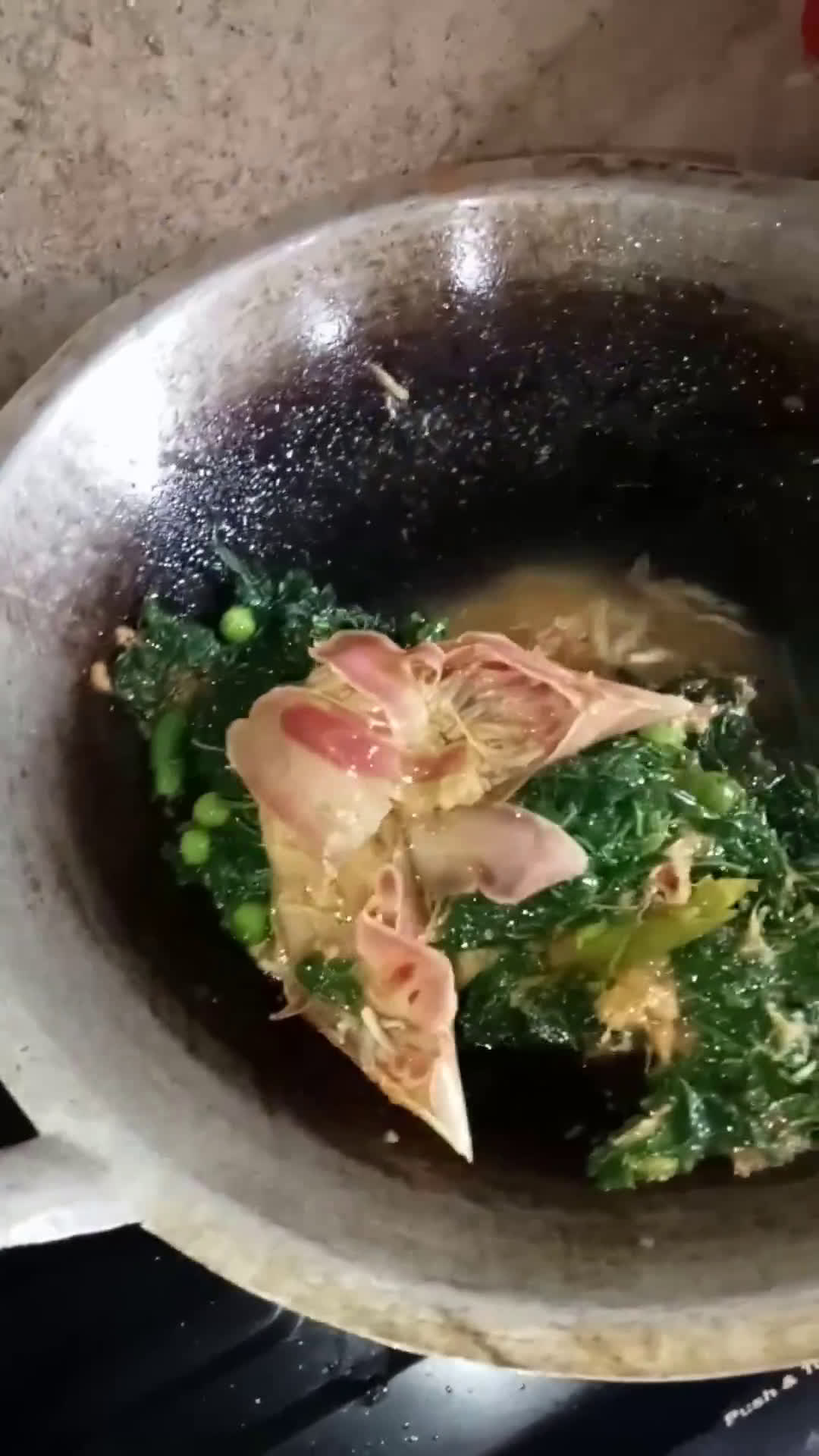 Foto langkah ke 4 dari resep Gulai Daun Ubi.