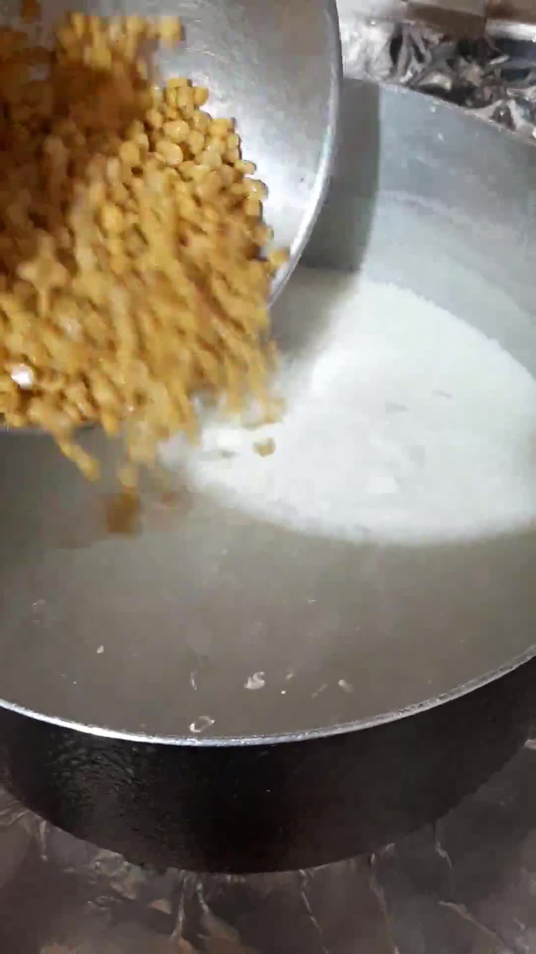 عکس مرحله 2 از دستور آش دوغ با لپه