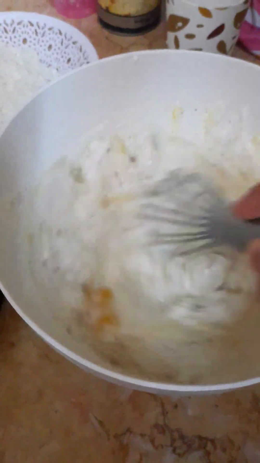 صورة لخطوة 5 من وصفة الكيش بحشوة الدجاج والفطر 🥧🍄
