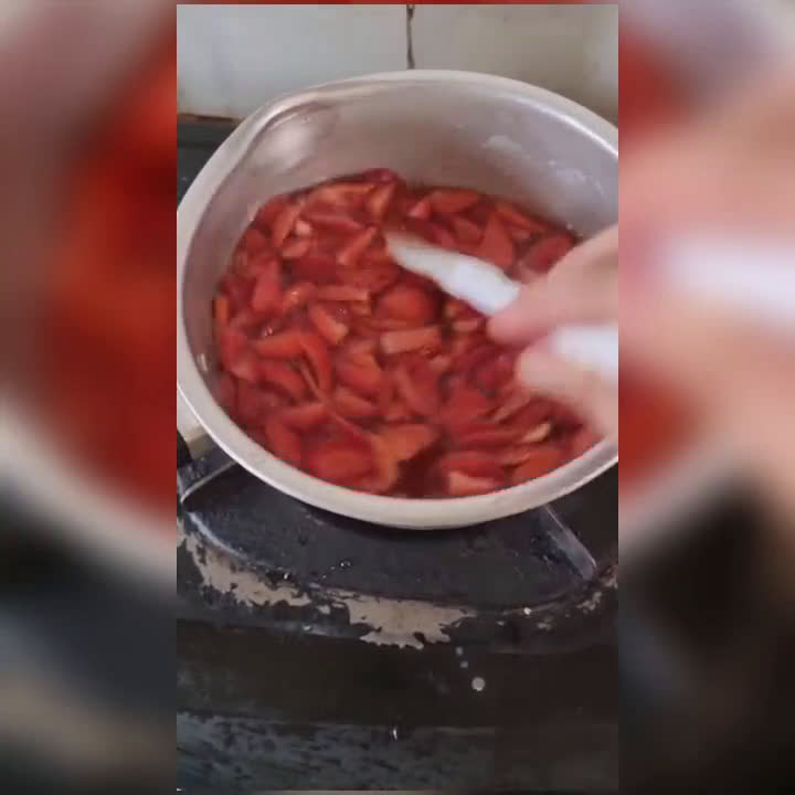 Foto langkah ke 3 dari resep Selai strawberry.