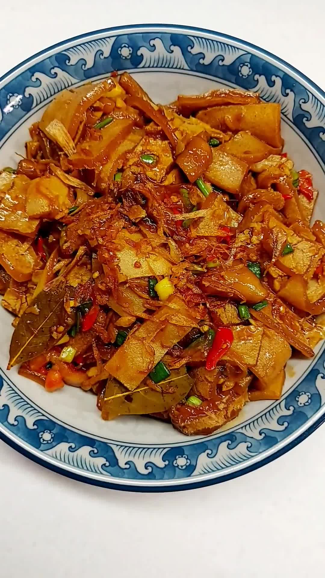 Foto langkah ke 4 dari resep Oseng kikil kecap cabe merah.