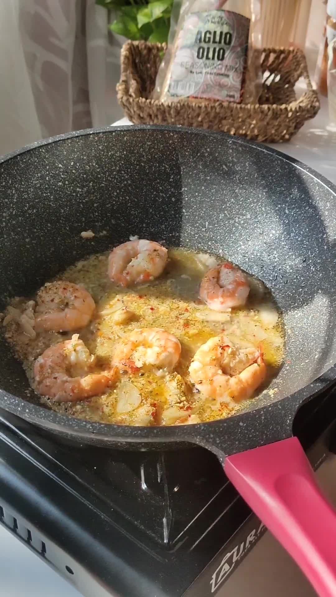 Gambar langkah 5 resipi Pasta Aglio Olio.