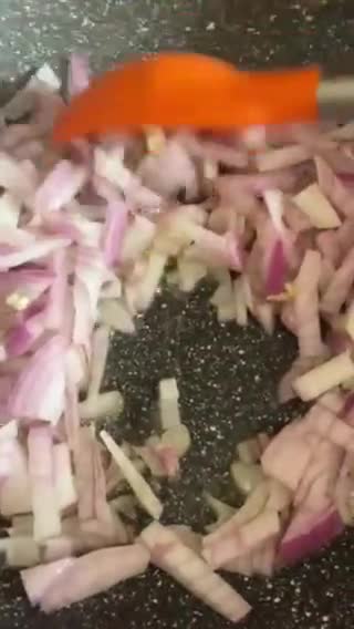 Foto del paso 4 de la receta: Espirales con panceta salada ibérica, para comer en familia
