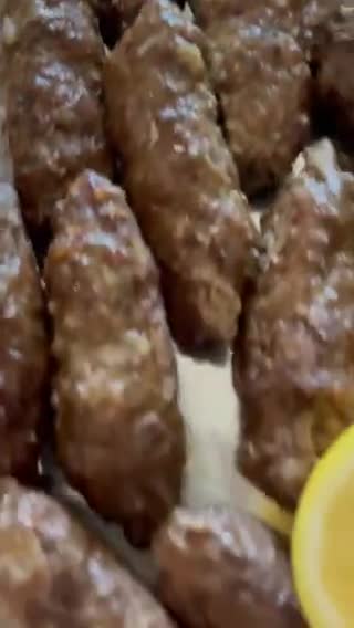 صورة لخطوة 2 من وصفة كباب لحم مشوي بالفرن