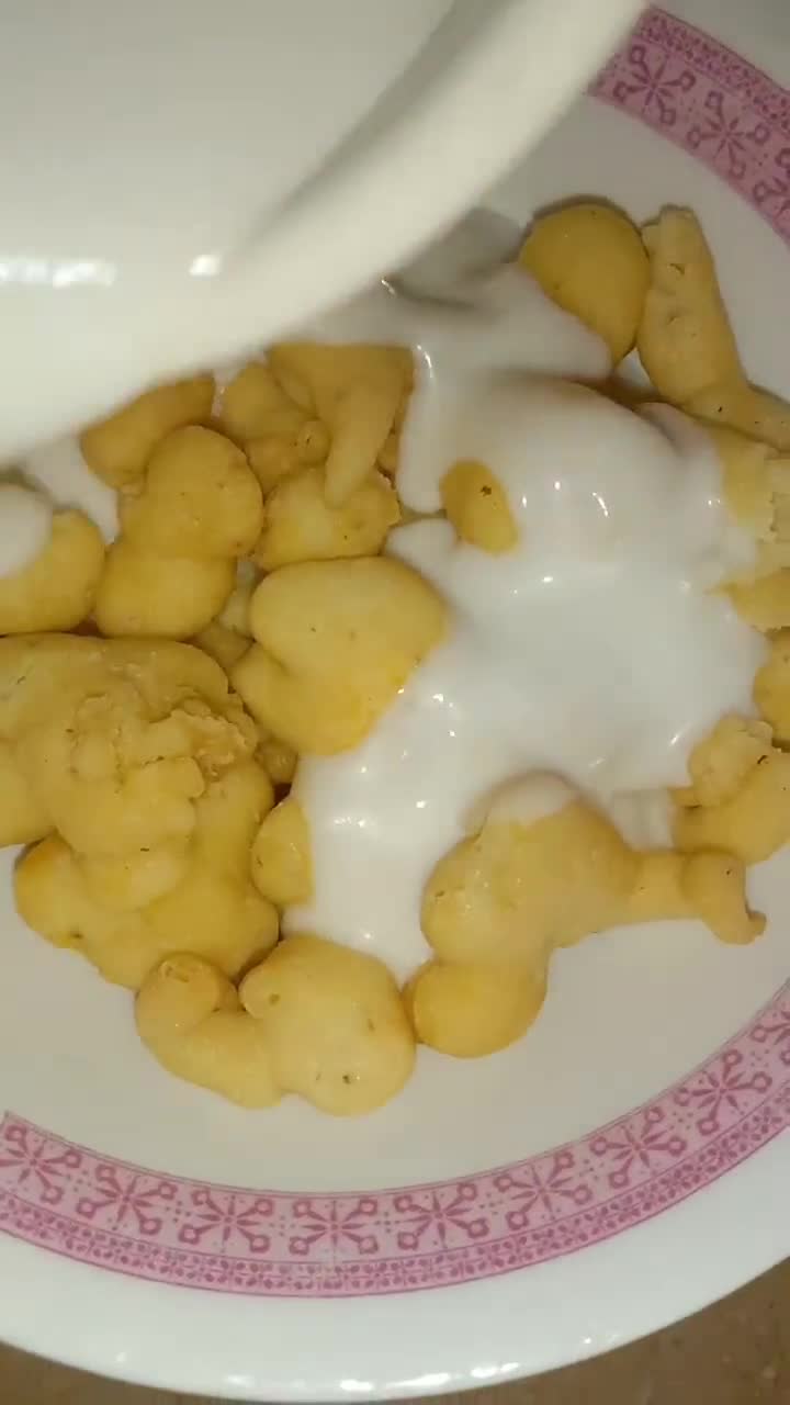 A picture of step 3 of Meethay dahi baray.
