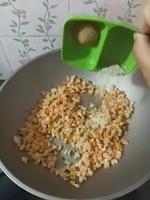 Foto langkah ke 3 dari resep 644.Miesoa Sosis Goreng (PuTel).