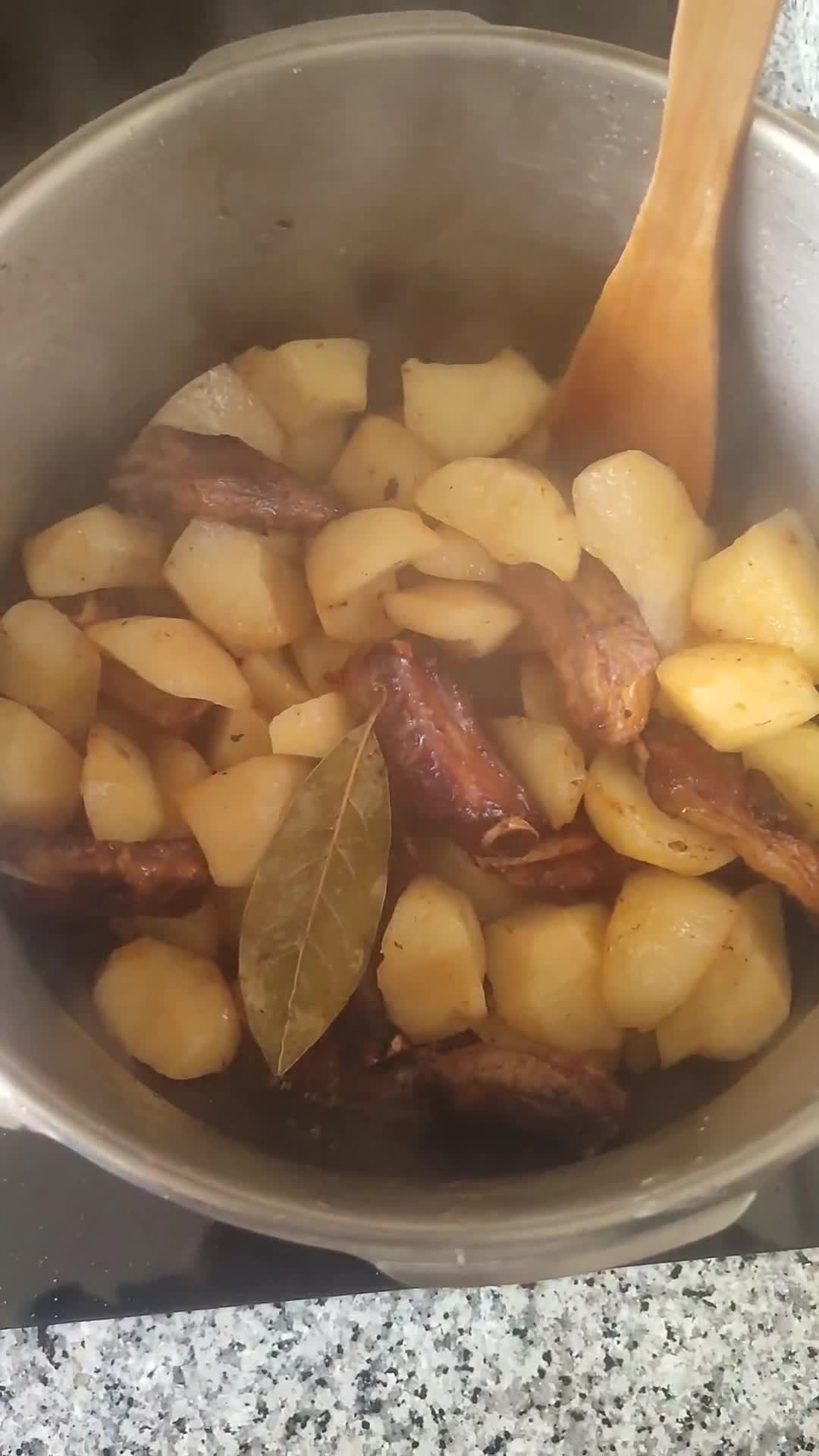 Foto del paso 5 de la receta: Costillas con patatas