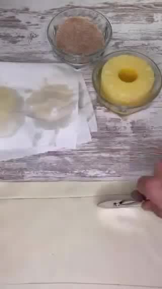Foto del paso 1 de la receta: Tequeños de piña