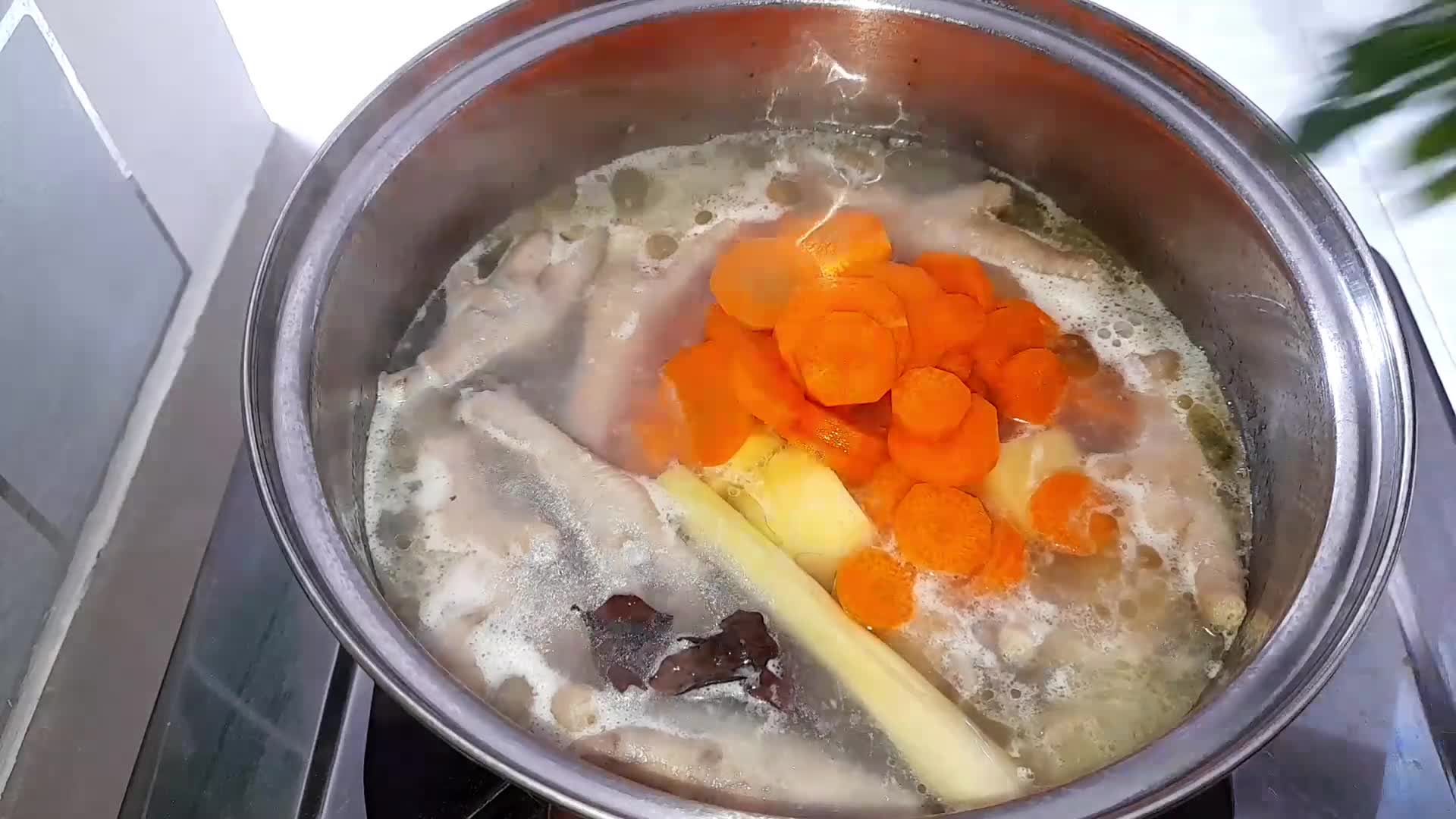 Foto langkah ke 6 dari resep Sup ceker ayam favorit keluarga.