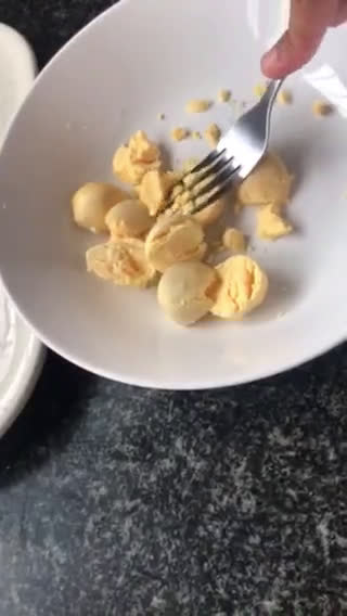 A picture of step 6 of Deviled eggs 🥚.