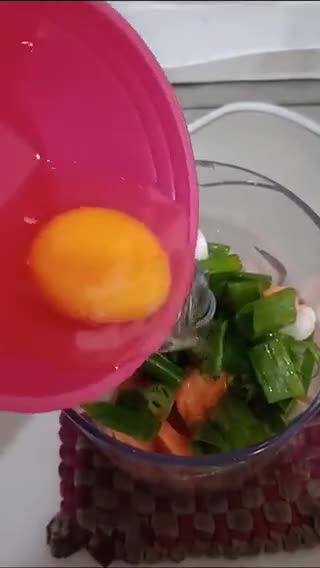 Foto langkah ke 1 dari resep Lumpia Ayam Roll.