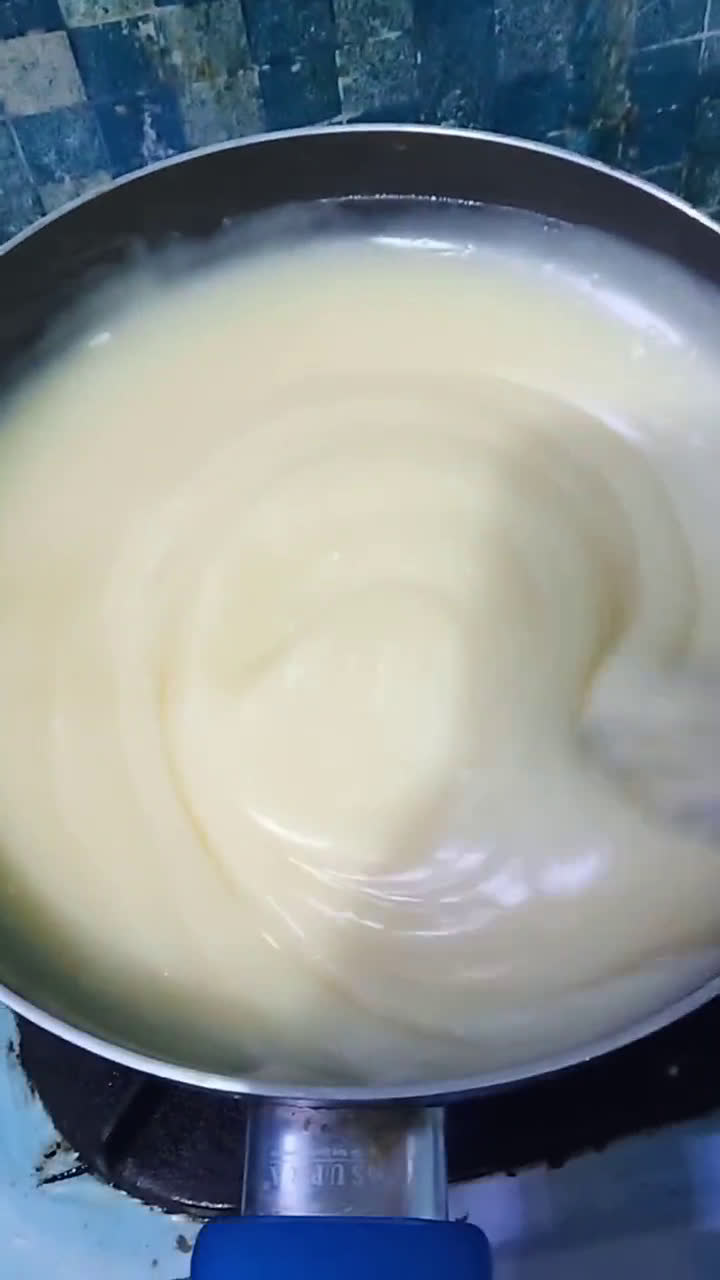 Foto langkah ke 4 dari resep Kue soes.