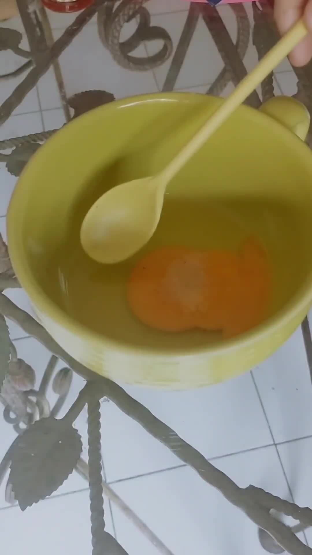Foto langkah ke 2 dari resep Telur geprek ala anak kost.