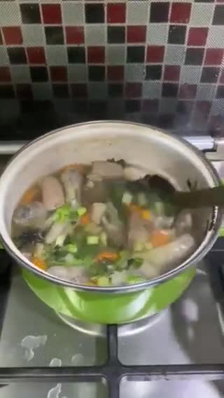 Foto langkah ke 3 dari resep Sop Ceker Wortel.