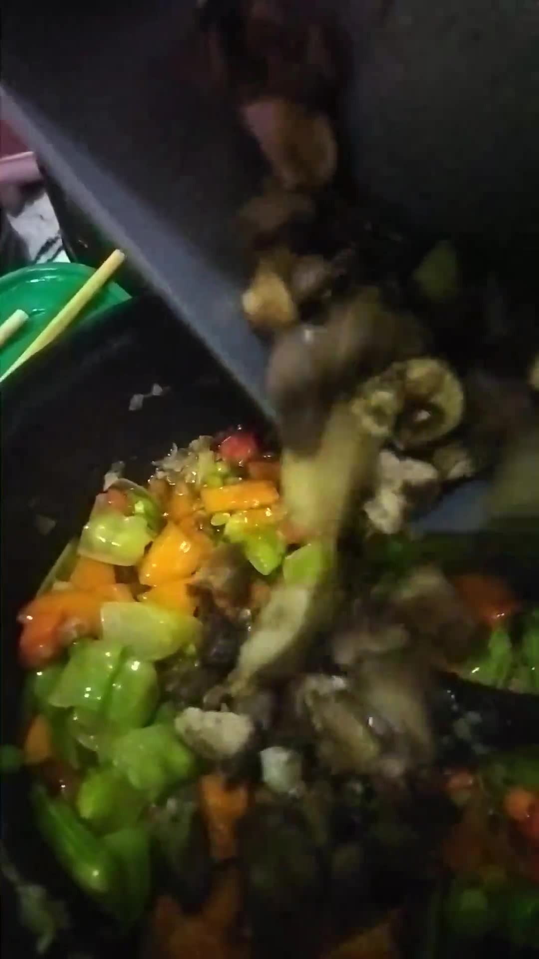 Foto langkah ke 8 dari resep Oseng Mercon Kacang Koro Ati Ampela.