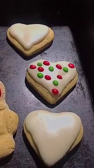 Foto del paso 4 de la receta: Galletas navideñas 🎄🎅🏼 con glasé real
