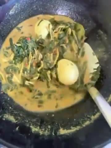 Foto langkah ke 4 dari resep Gulai daun singkong.