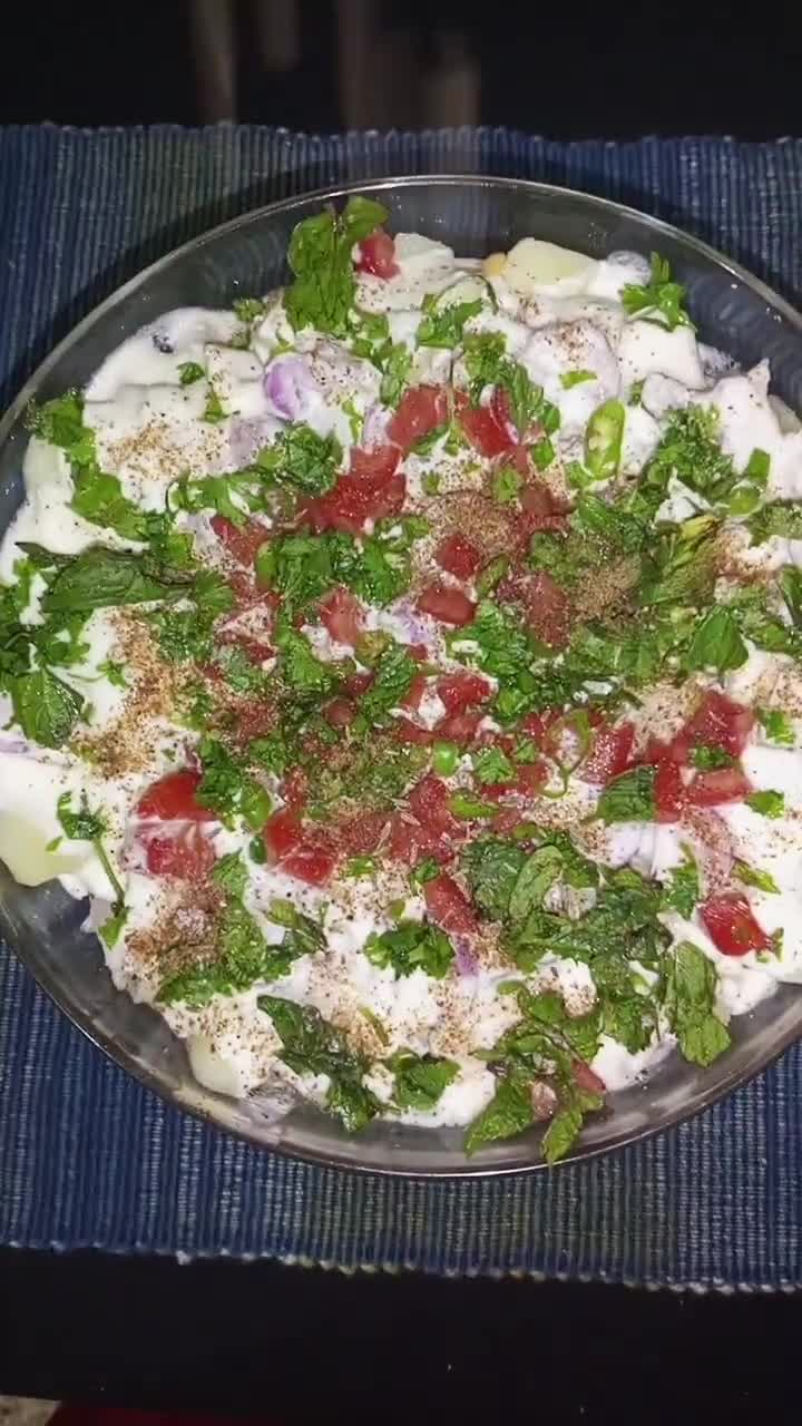 A picture of step 4 of Dahi Phulki+Papri Chana Chat 😋😋😋.