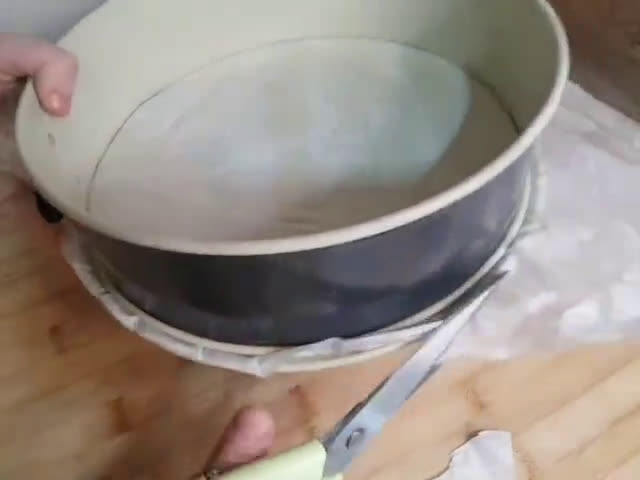 Une image de l'étape 3 de RECETTE DE BASE de quiche lorraine maison simple et délicieuse.