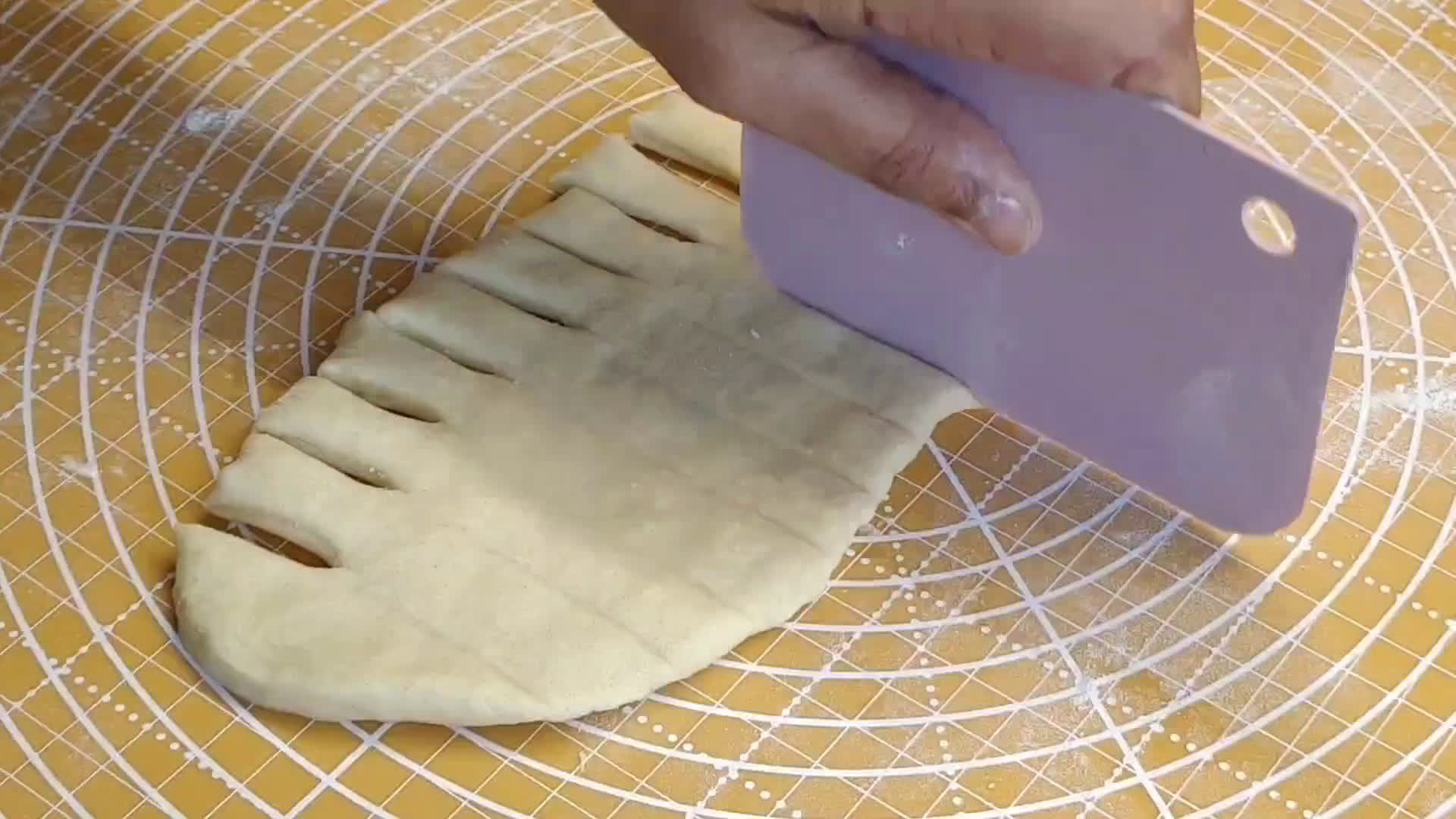 Foto langkah ke 4 dari resep Sausage Roll Bread.