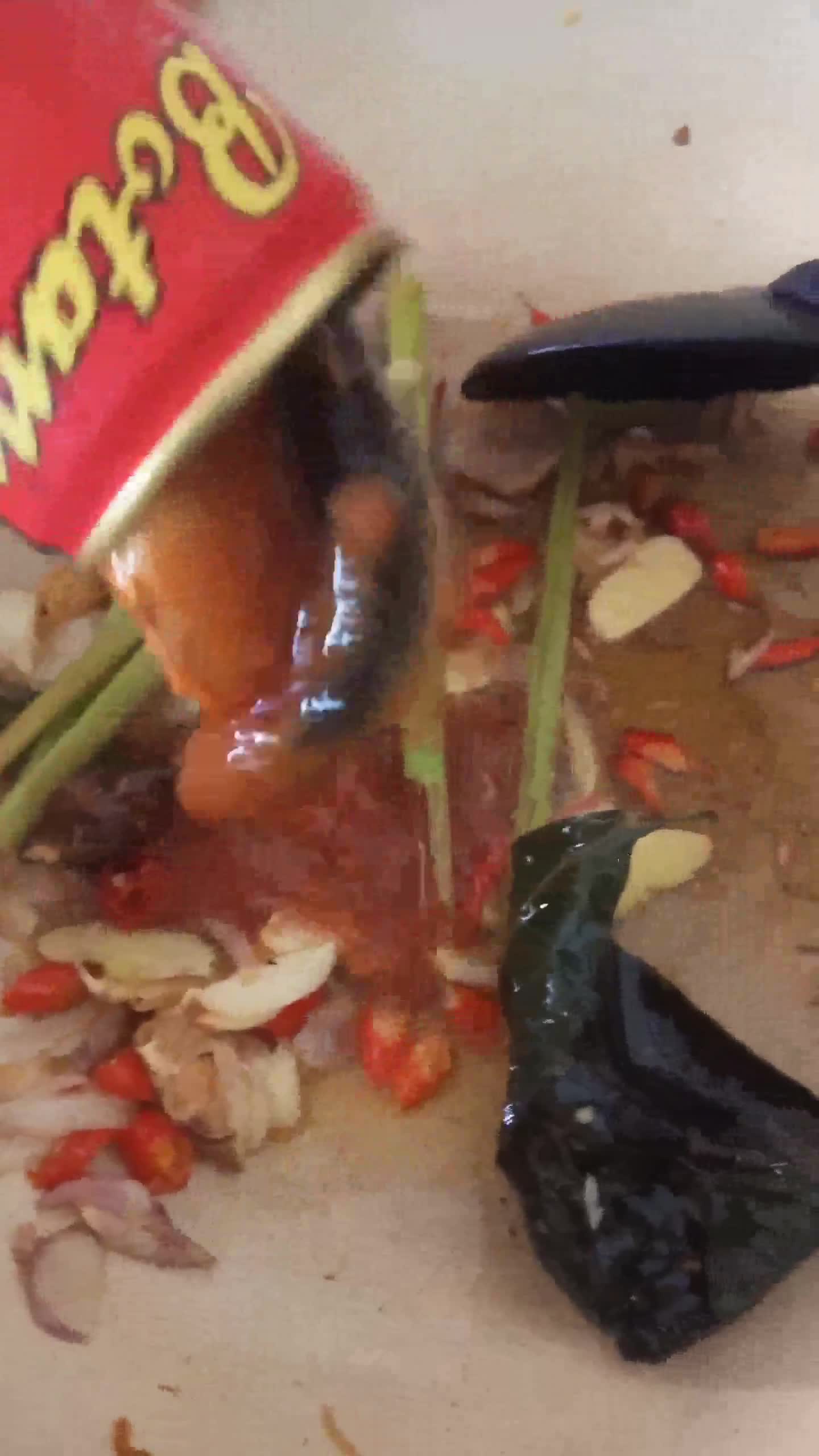 Foto langkah ke 2 dari resep Asam Pedas Ikan Sardin.