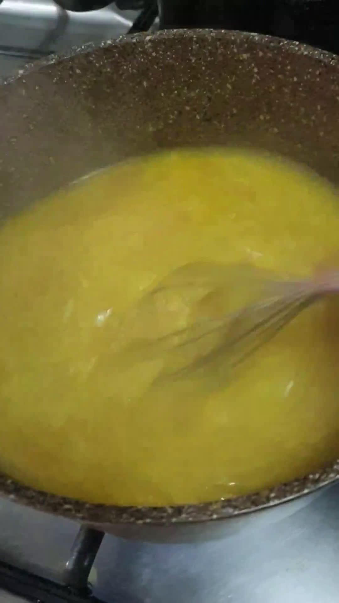 صورة لخطوة 3 من وصفة شوربة العيش مع الكوسا والطماطم 🍅🥣