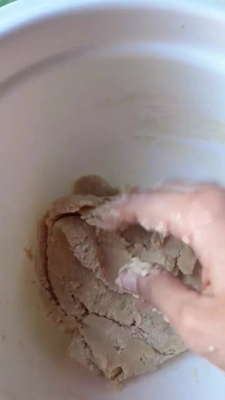 Foto del paso 2 de la receta: Alfajorcitos de limón y membrillo bañados en chocolate blanco💖