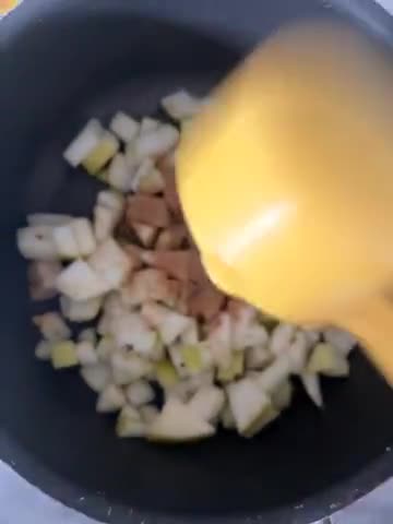 صورة لخطوة 2 من وصفة كب فطيره التفاح بطريقه سهله🥧🍏