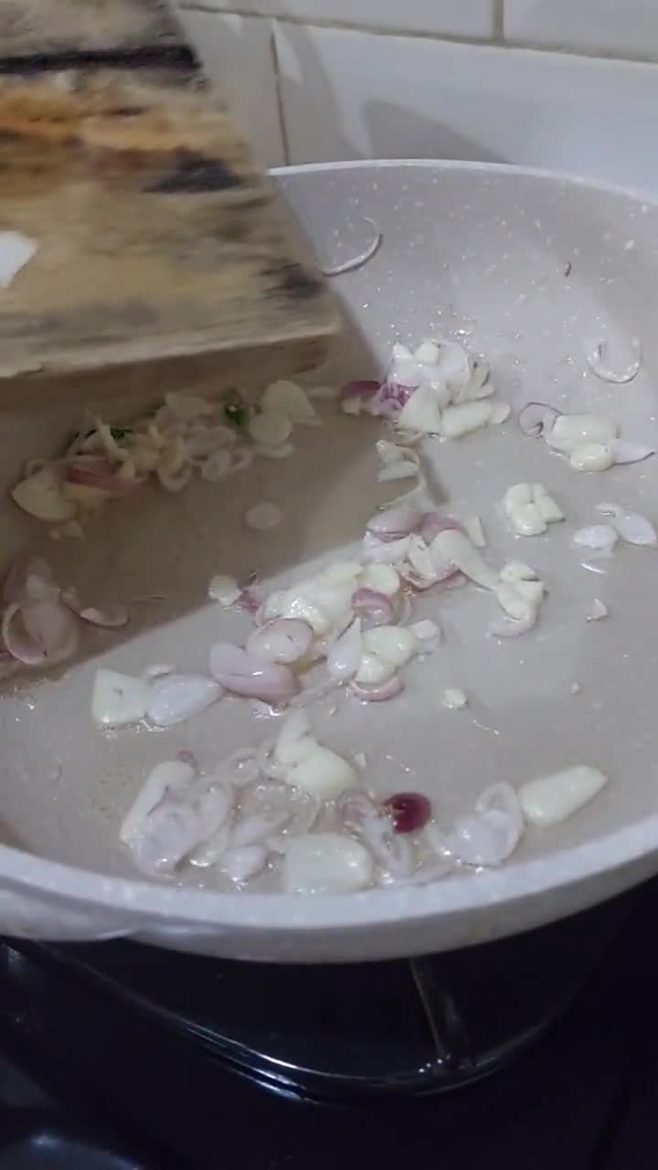 Foto langkah ke 3 dari resep Tumis Jamur Tiram.
