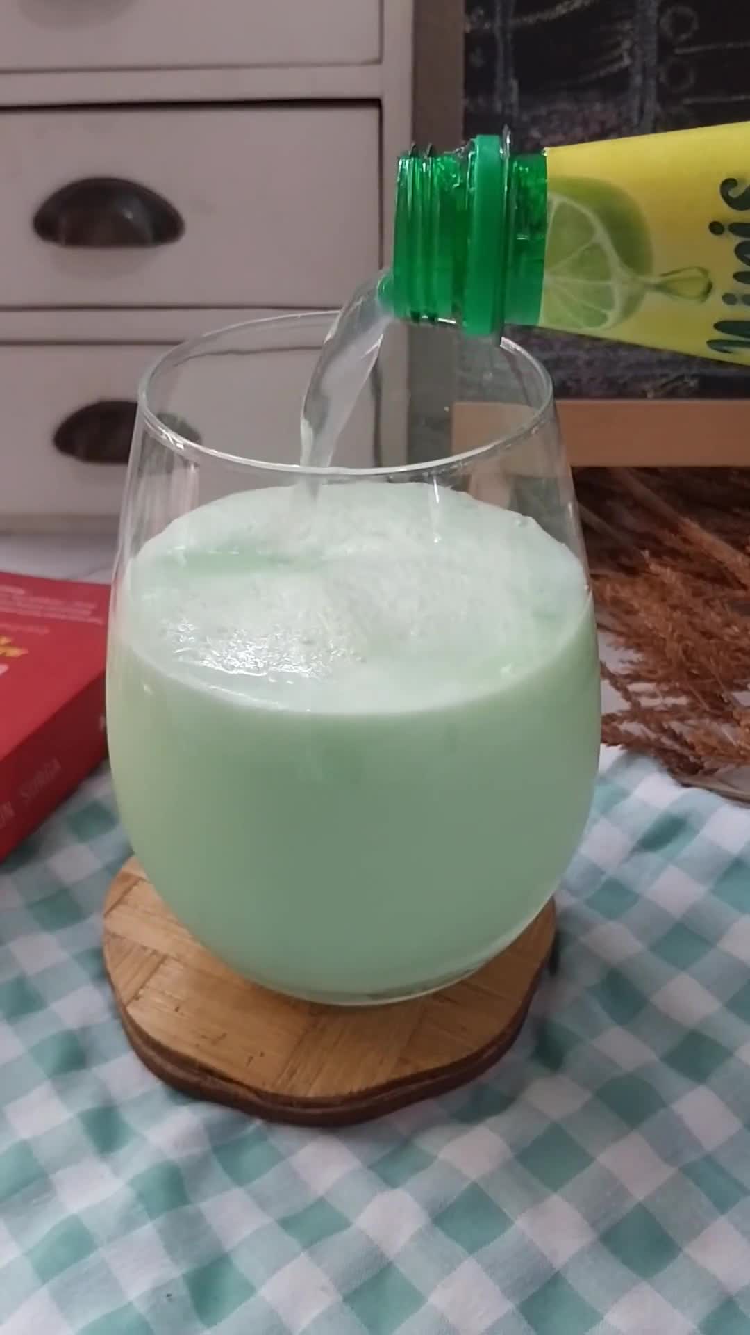 Foto langkah ke 2 dari resep Melon Lime Soda.
