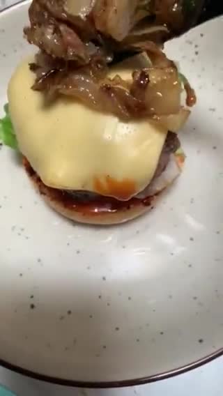 Foto langkah ke 4 dari resep Cheese Burger.