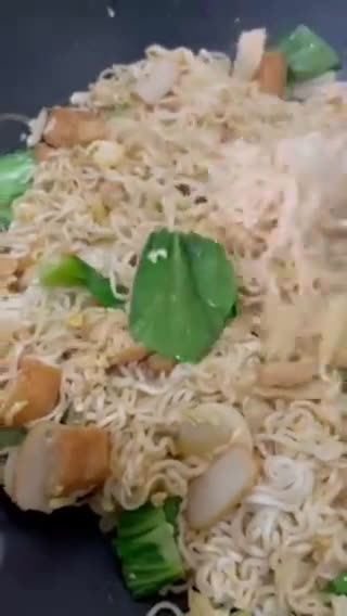 Gambar langkah 3 resipi 👩‍🍳Maggi Ayam Goreng Telur.