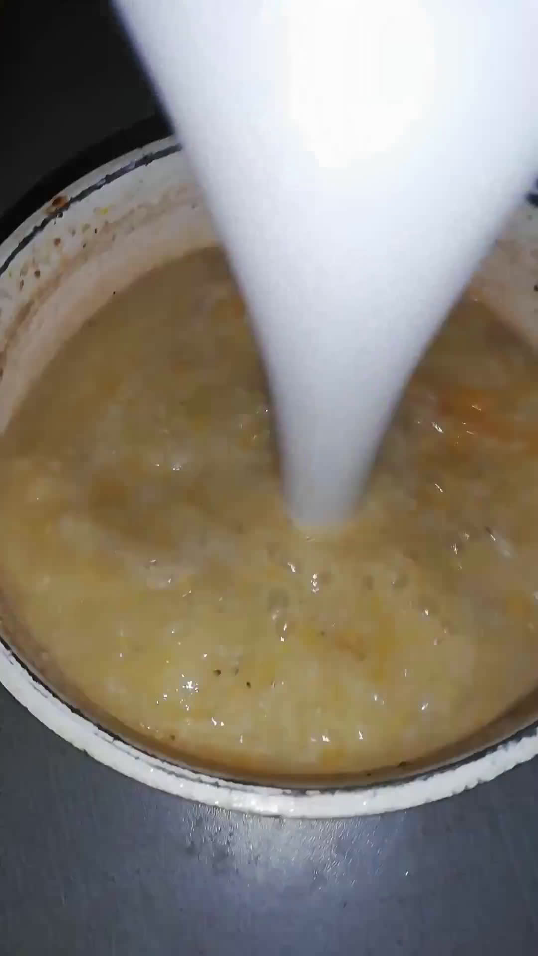 صورة لخطوة 1 من وصفة حساء العدس 😋 والأرز