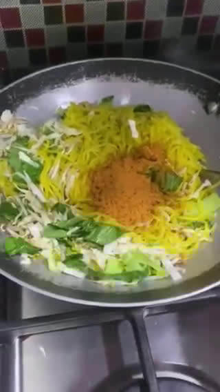 Foto langkah ke 3 dari resep Mie Glosor Poll Pedas.