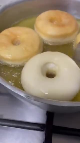 صورة لخطوة 5 من وصفة الدوناتس الهش بالشوكليت🍩🍩🍩🍩